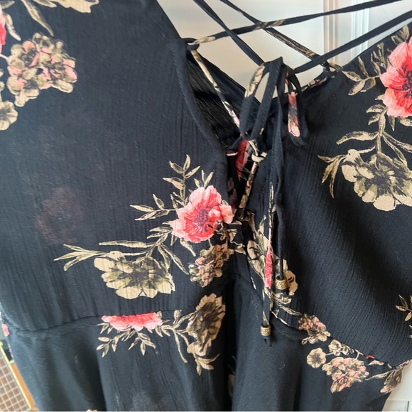 American Rag Black Floral Blouse - Picture 4 of 7